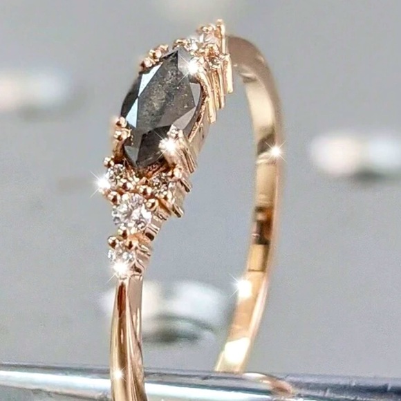 SALE Solid 18k Gold Elegant Smokey Quartz Ring (Size 8) - Picture 1 of 4